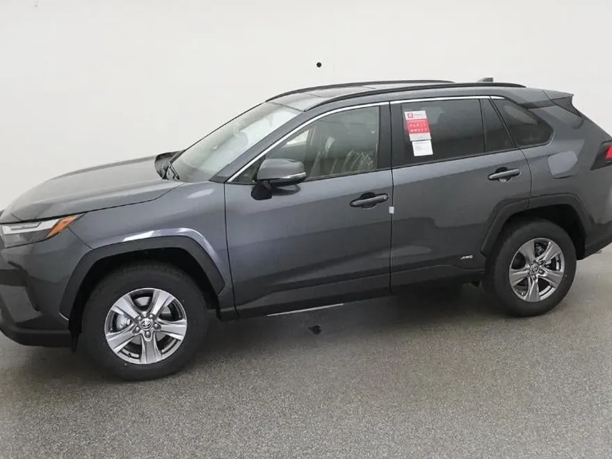 2025 Toyota RAV4 Hybrid XLE photo 1
