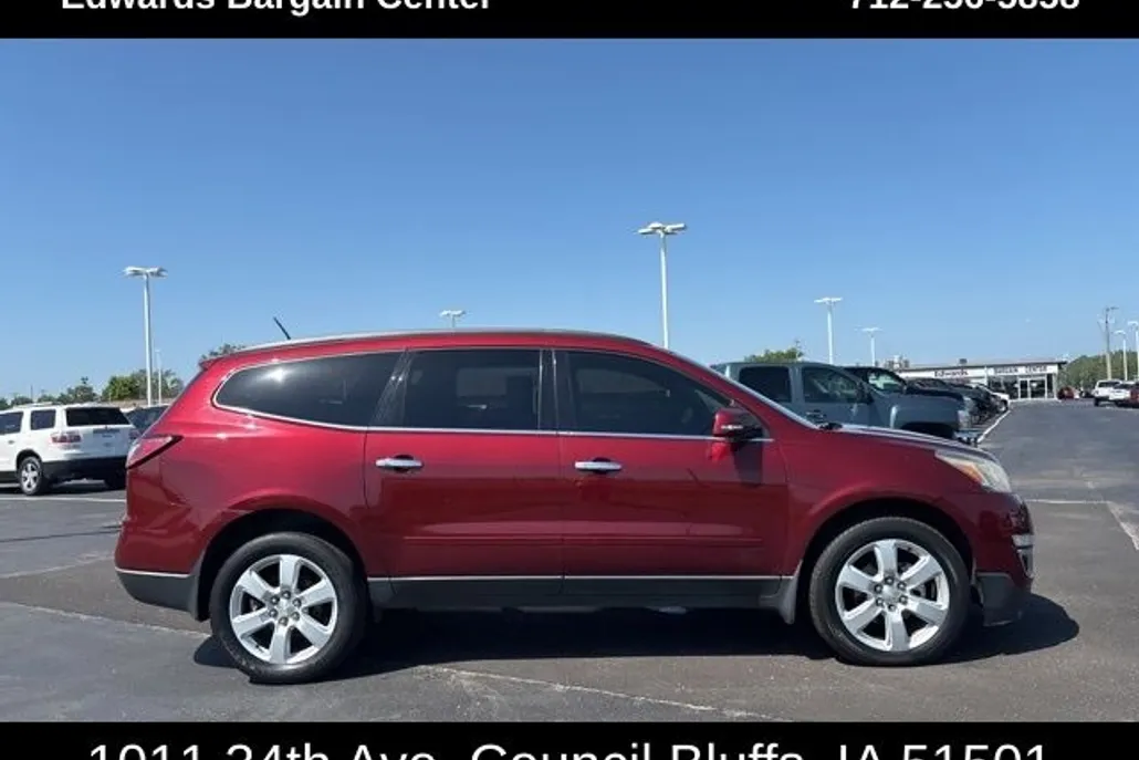 2016 Chevrolet Traverse 1LT photo 1
