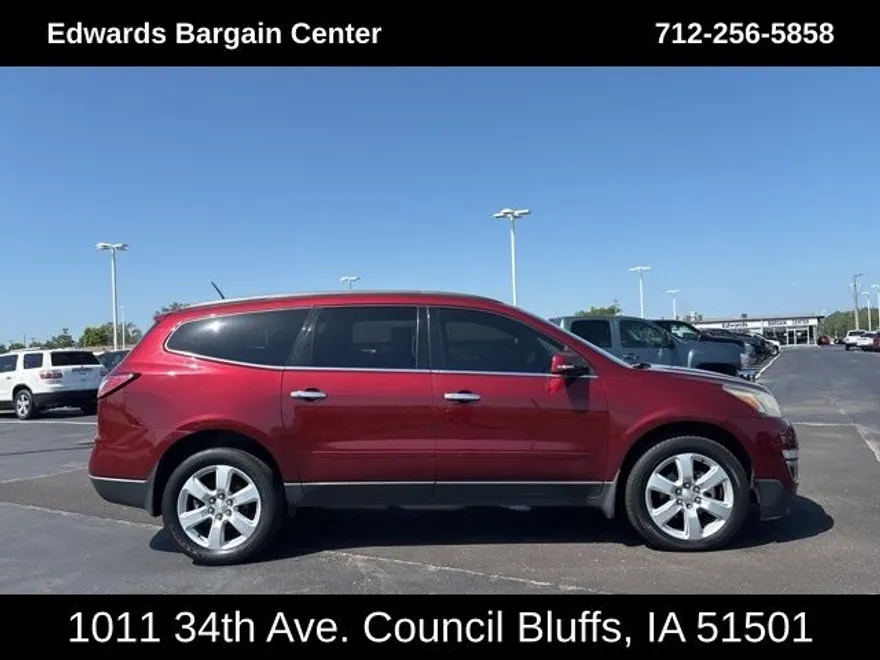2016 Chevrolet Traverse 1LT photo 1