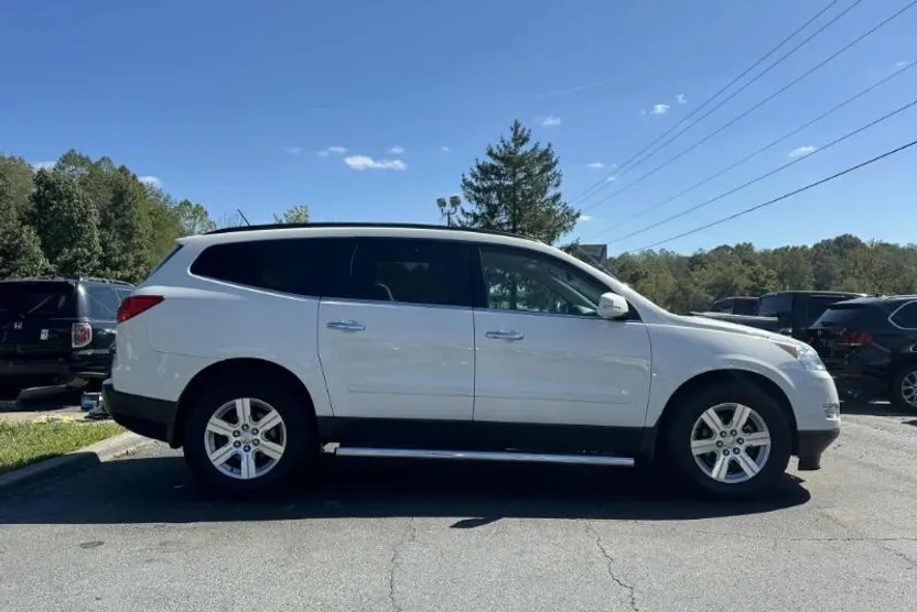 2012 Chevrolet Traverse 2LT photo 1