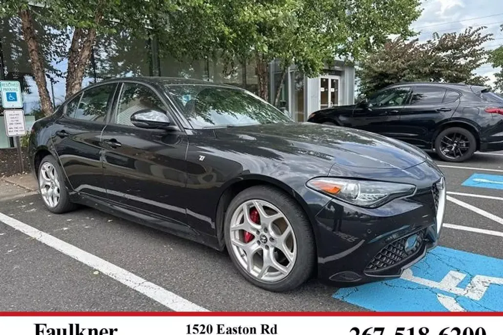 2022 Alfa Romeo Giulia Ti photo 1