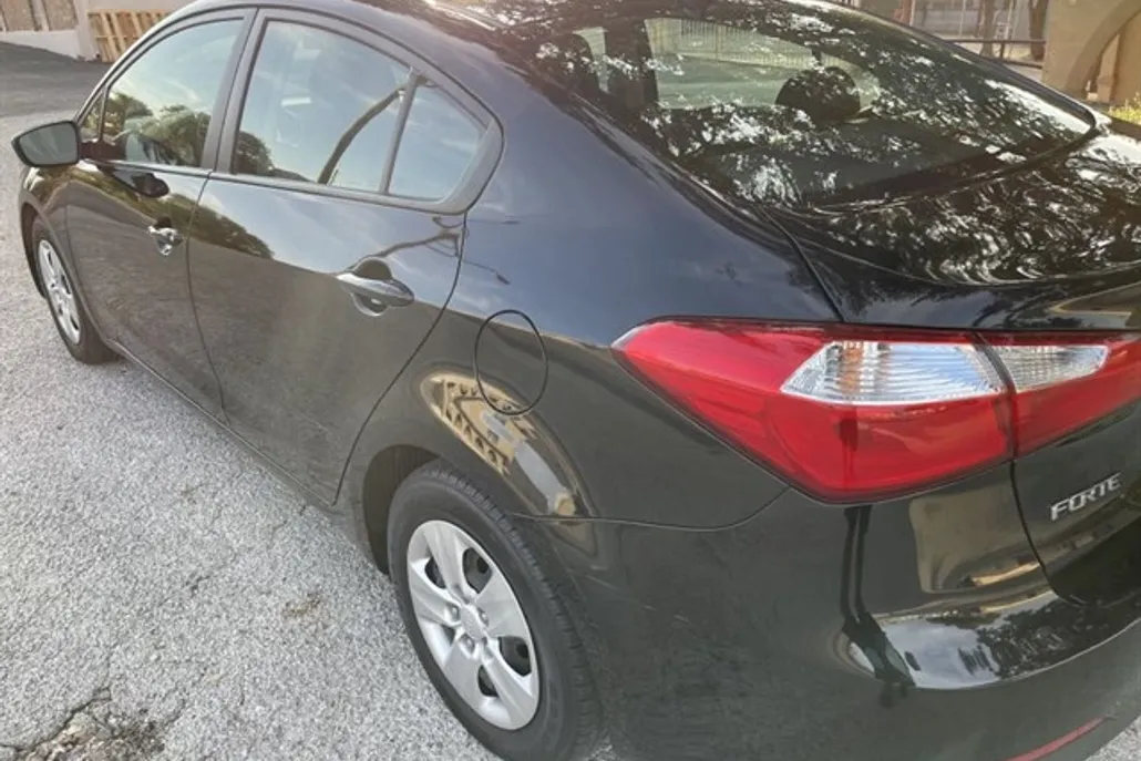2016 Kia Forte LX photo 1