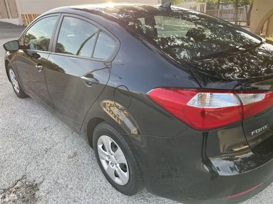 2016 Kia Forte LX photo 1