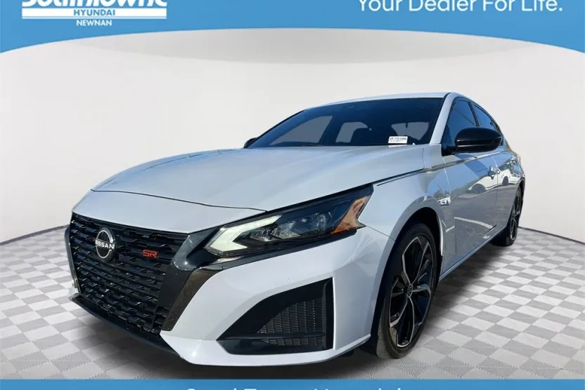 2023 Nissan Altima 2.5 SR photo 1