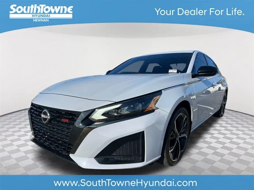 2023 Nissan Altima 2.5 SR photo 1