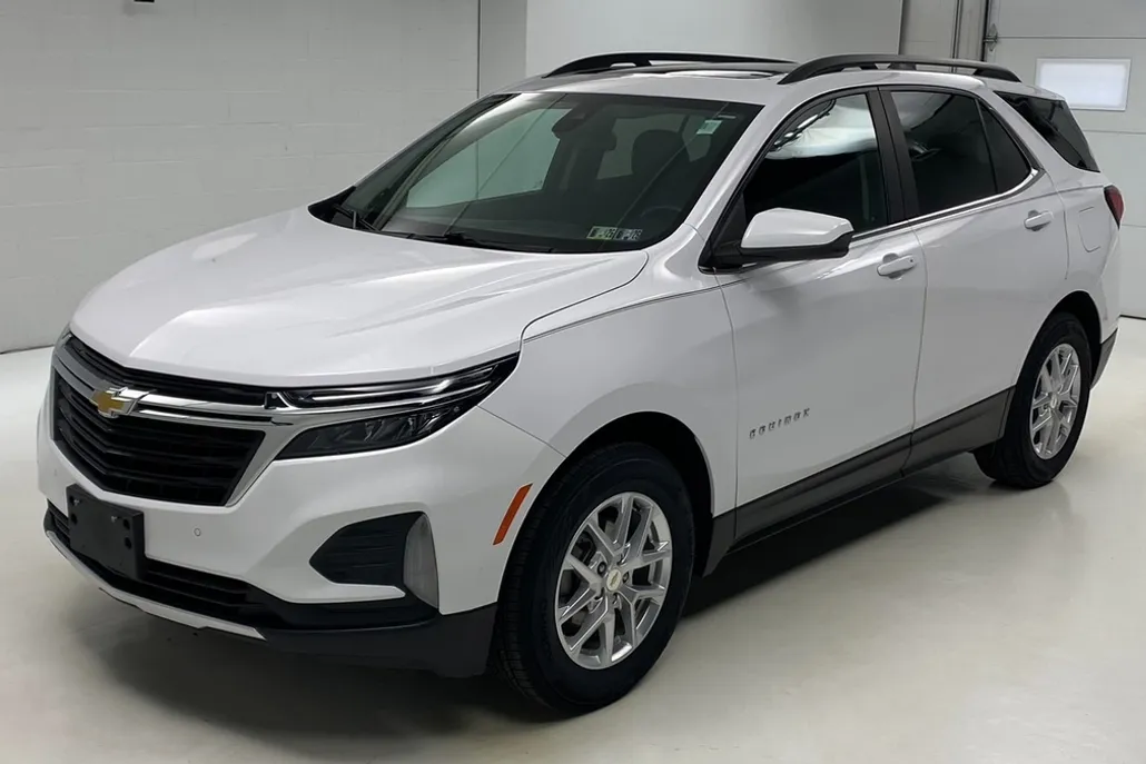 2022 Chevrolet Equinox LT photo 1
