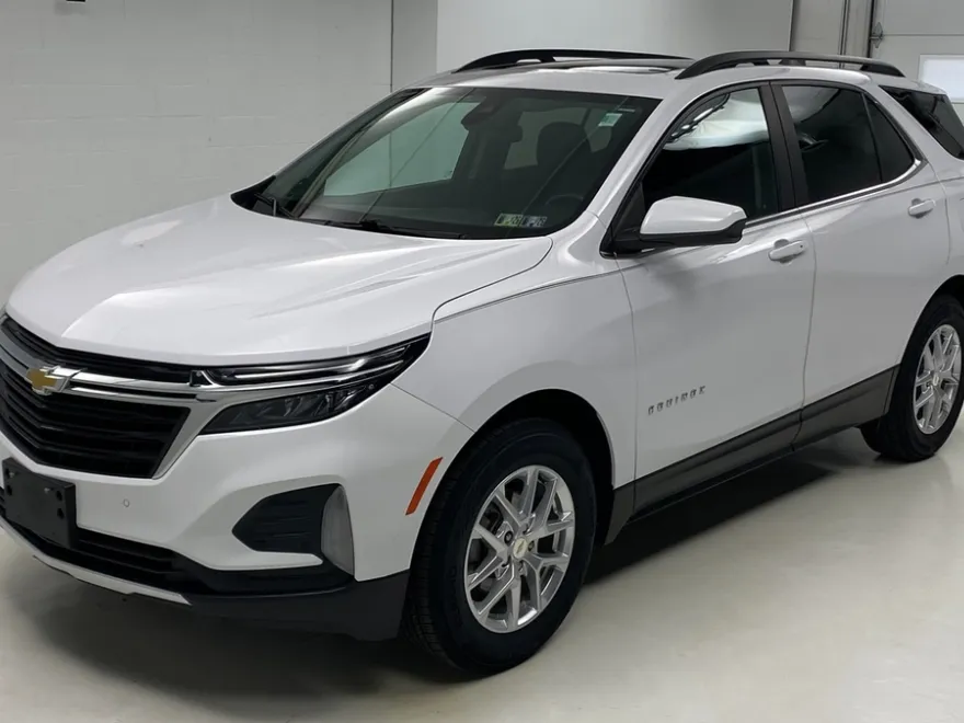 2022 Chevrolet Equinox LT photo 1
