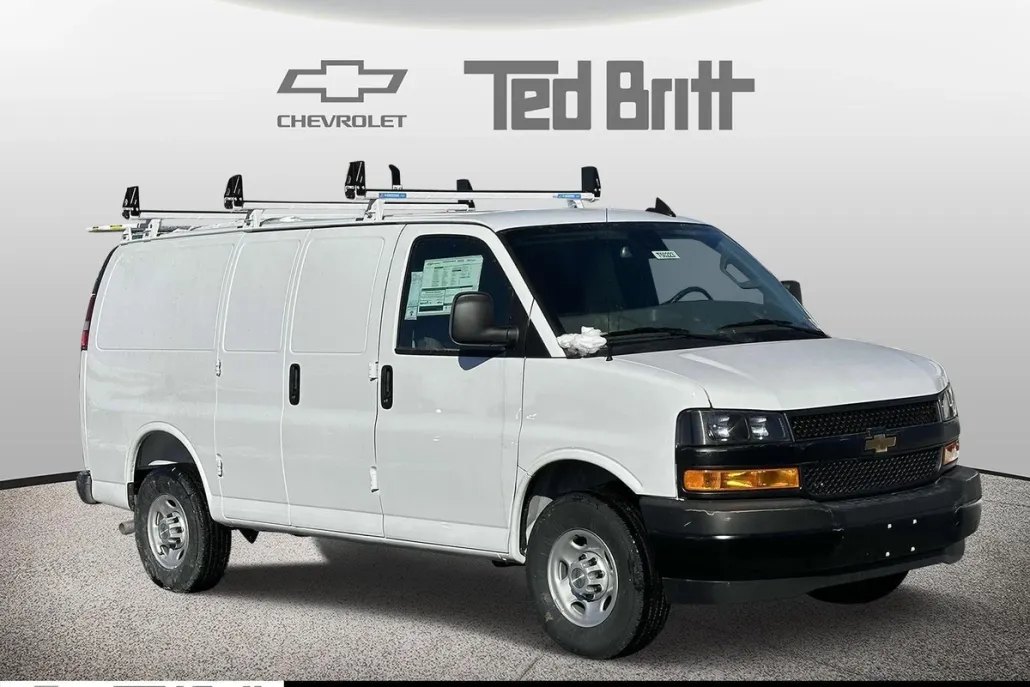 2025 Chevrolet Express Cargo 3500 photo 1