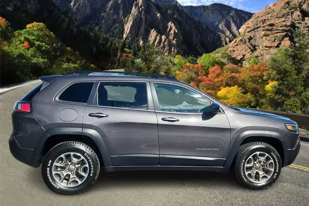 2022 Jeep Cherokee Trailhawk photo 1