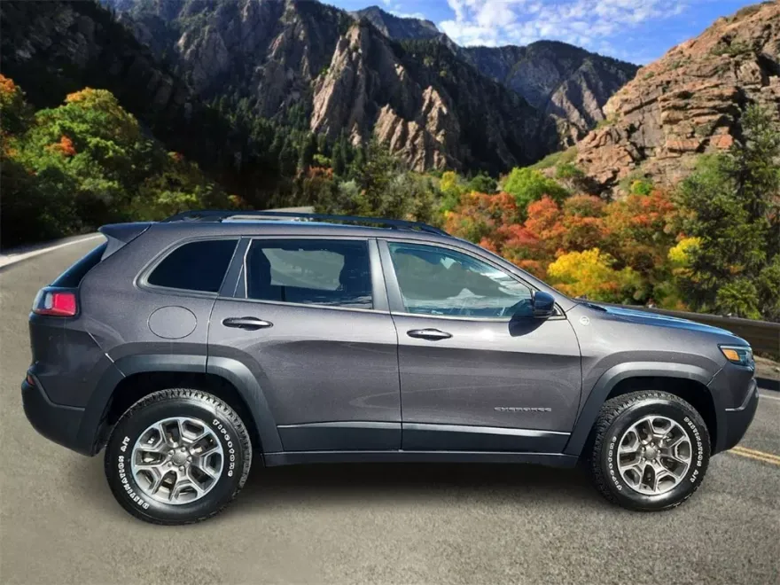 2022 Jeep Cherokee Trailhawk photo 1
