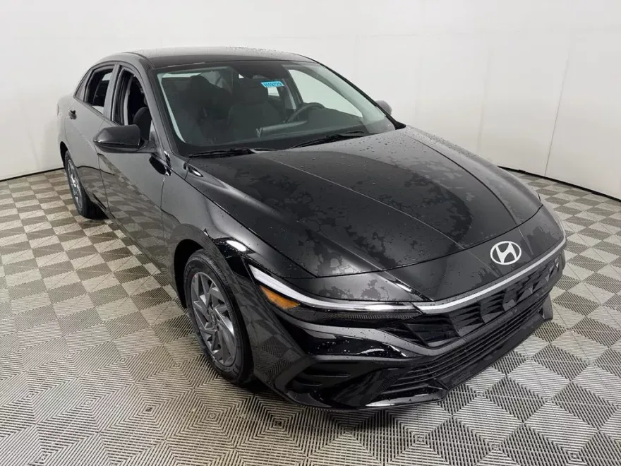 2025 Hyundai Elantra Hybrid photo 1