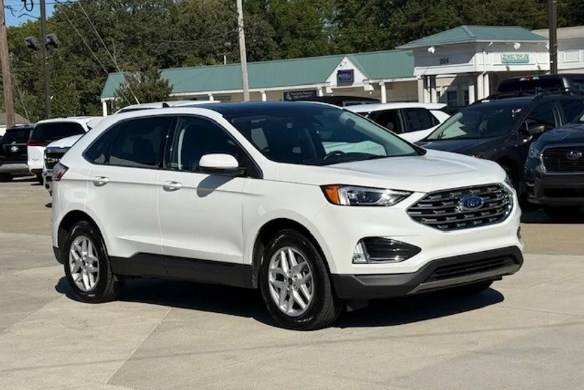 2022 Ford Edge SEL photo 1