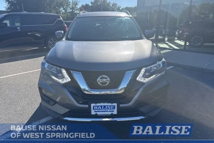 2018 Nissan Rogue SV photo 1