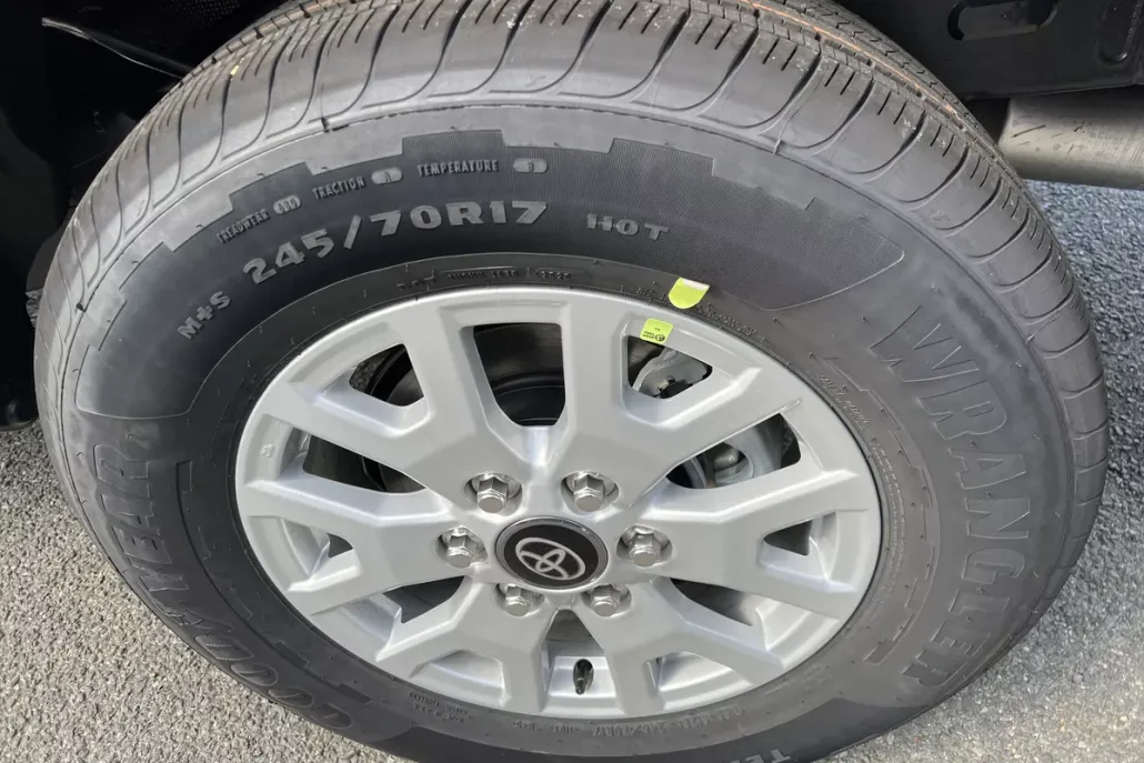 2025 Toyota Tacoma SR5 photo 1