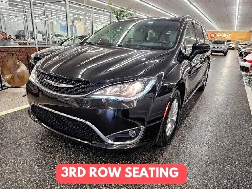 2018 Chrysler Pacifica Touring L photo 1
