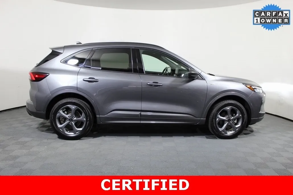 2024 Ford Escape ST-Line photo 1