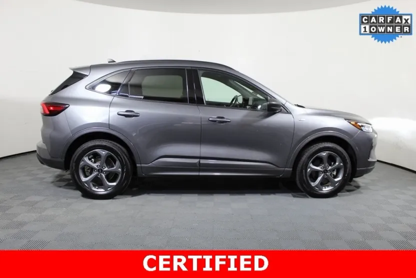 2024 Ford Escape ST-Line photo 1