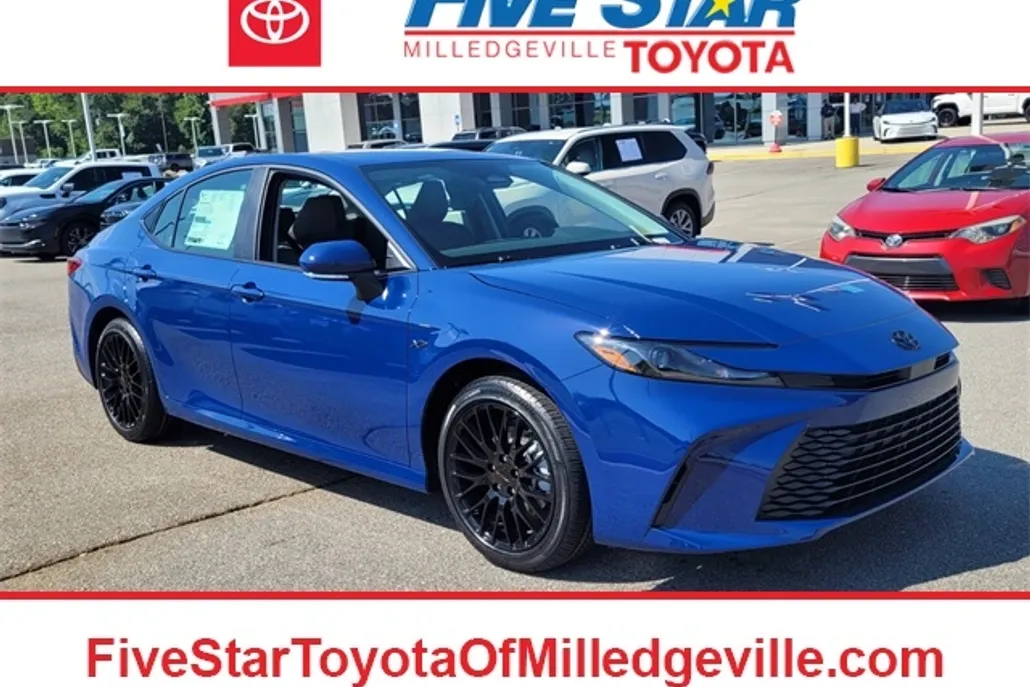 2025 Toyota Camry LE photo 1