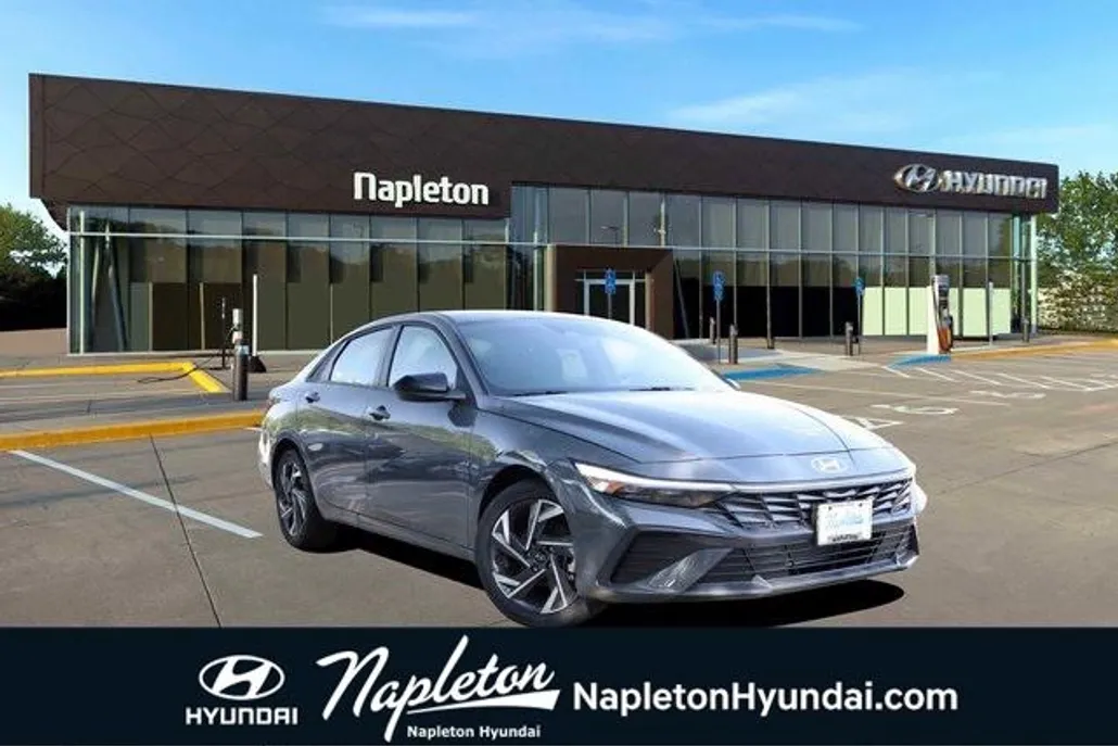 2025 Hyundai Elantra SEL Sport photo 1
