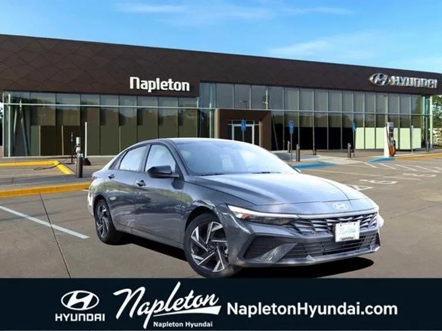 2025 Hyundai Elantra SEL Sport photo 1