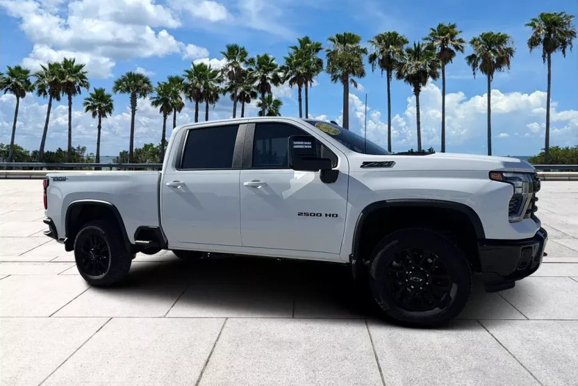 2025 Chevrolet Silverado 2500HD LT photo 1