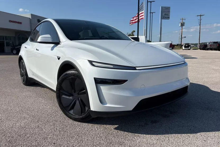 2026 Tesla Model Y Long Range photo 1