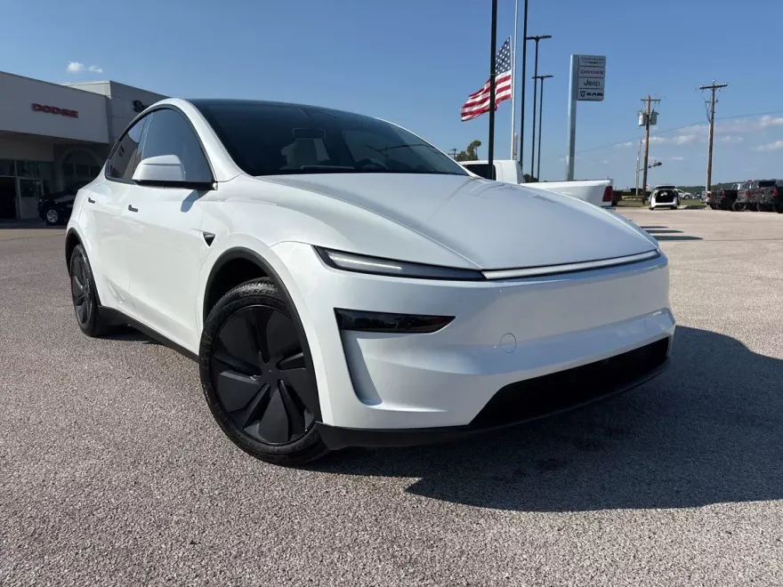 2026 Tesla Model Y Long Range photo 1
