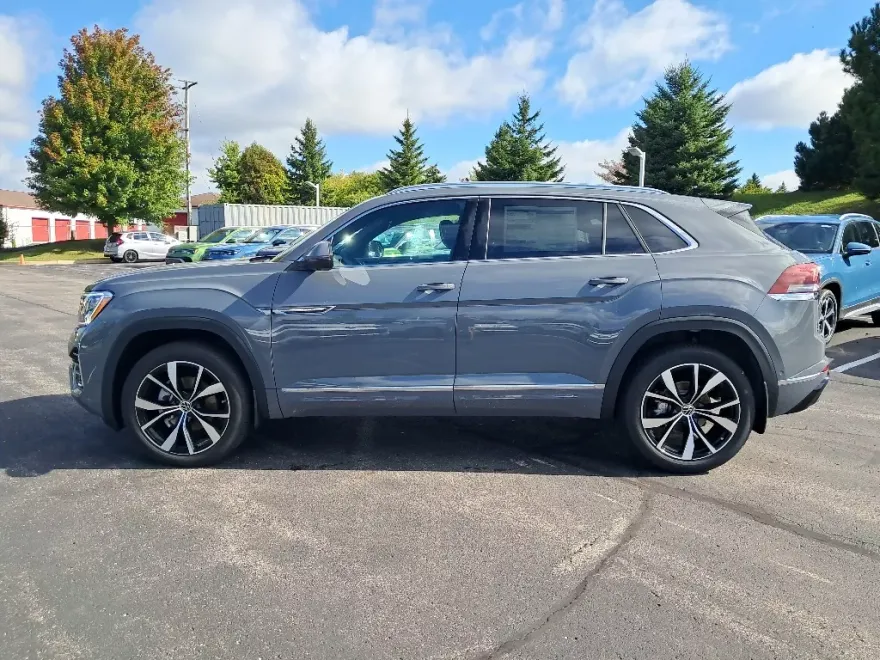 2026 Volkswagen Atlas Cross Sport SEL Premium R-Line photo 1