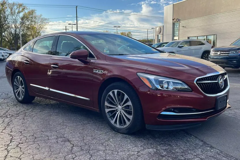 2017 Buick LaCrosse Essence photo 1