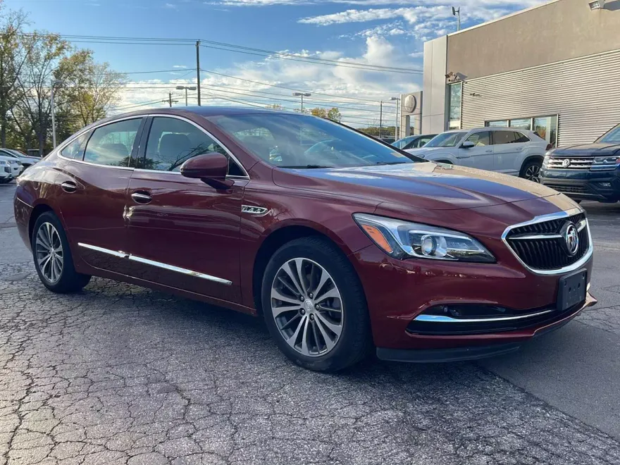 2017 Buick LaCrosse Essence photo 1