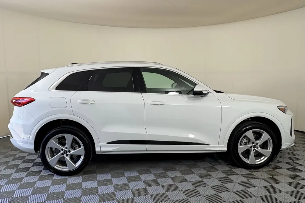 2025 Audi Q5 2.0T Premium Plus photo 1