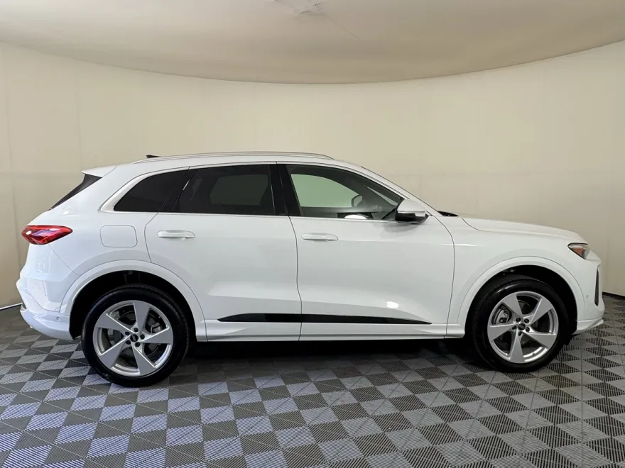 2025 Audi Q5 2.0T Premium Plus photo 1