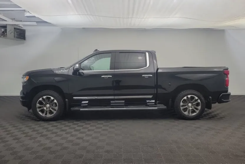 2024 Chevrolet Silverado 1500 High Country photo 1