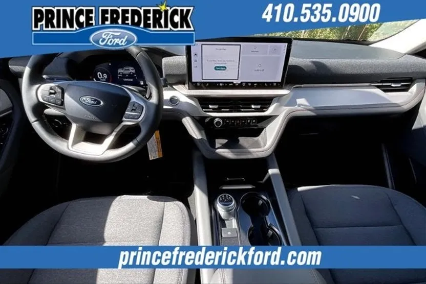 2025 Ford Explorer photo 1