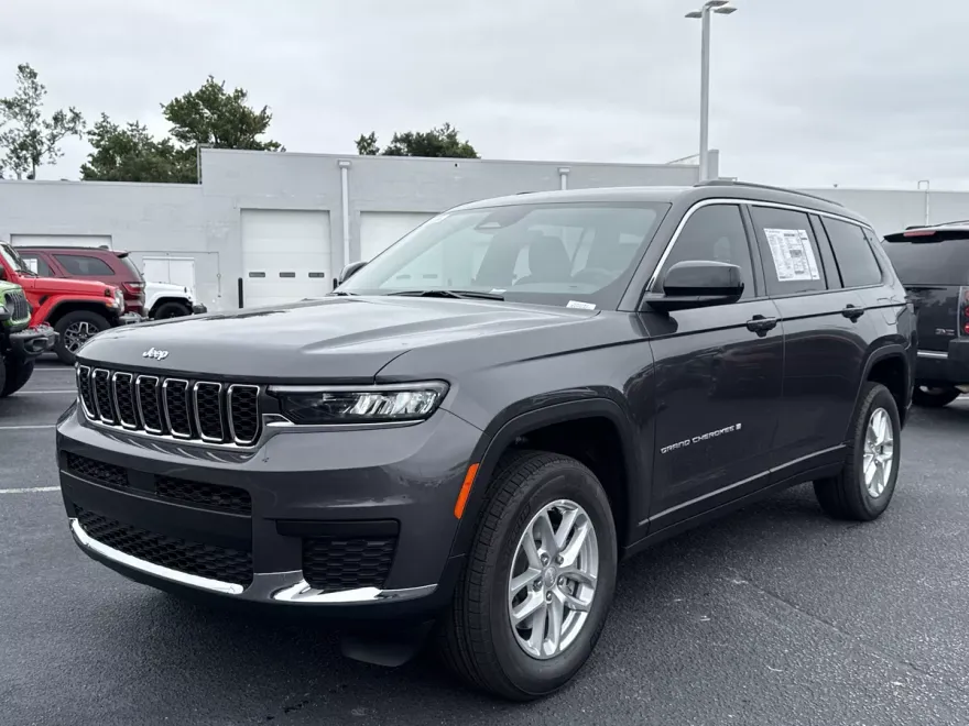 2025 Jeep Grand Cherokee Laredo X photo 1