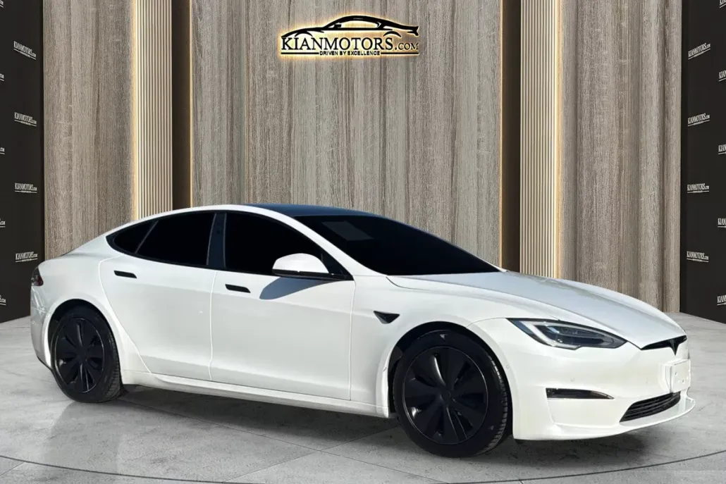 2022 Tesla Model S photo 1