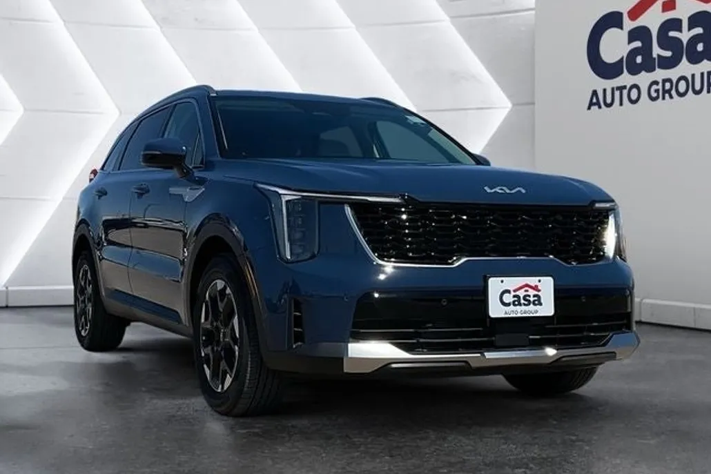 2025 Kia Sorento S photo 1