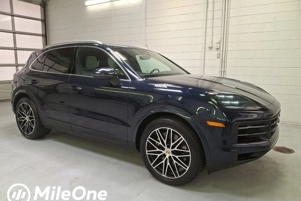 2024 Porsche Cayenne Base photo 1
