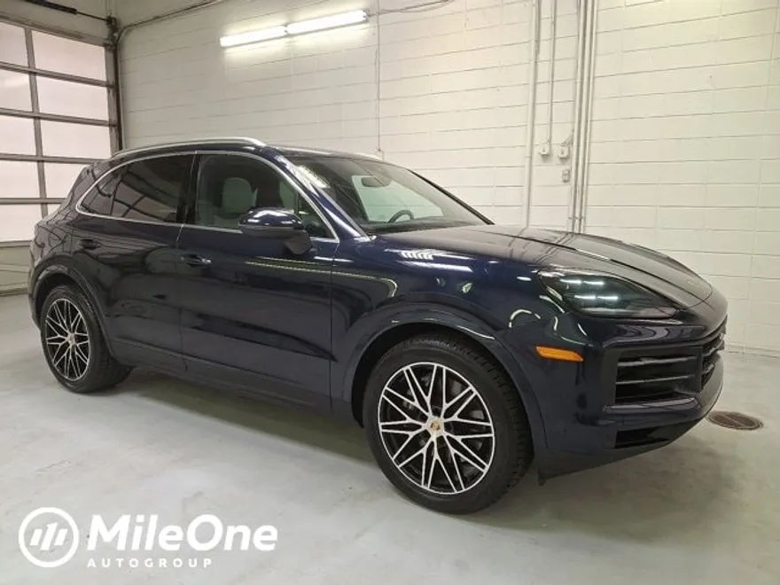 2024 Porsche Cayenne Base photo 1