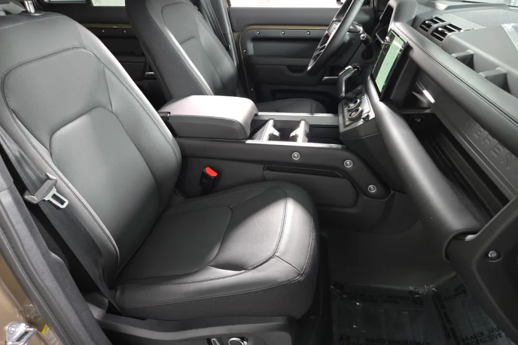 2025 Land Rover Defender 130 X photo 1