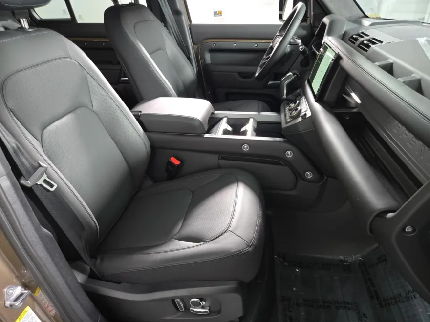 2025 Land Rover Defender 130 X photo 1