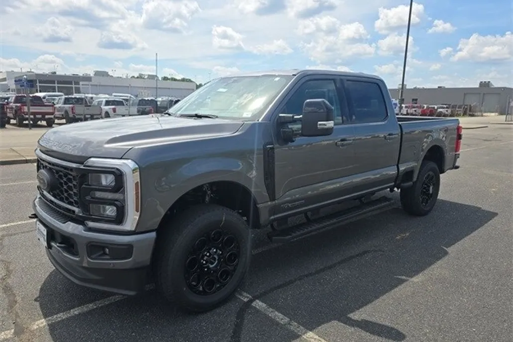 2025 Ford F-250 Lariat photo 1