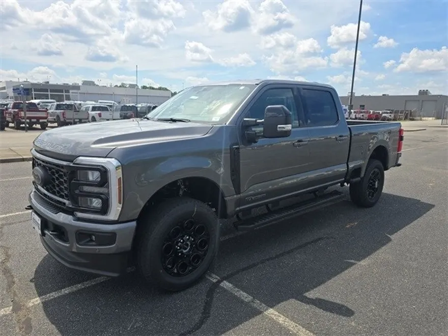 2025 Ford F-250 Lariat photo 1