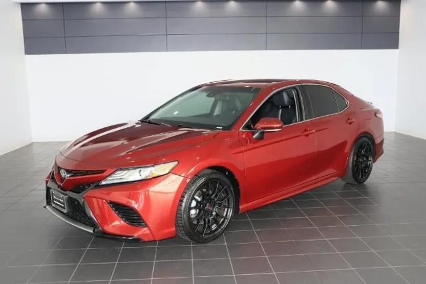 2018 Toyota Camry XSE photo 1