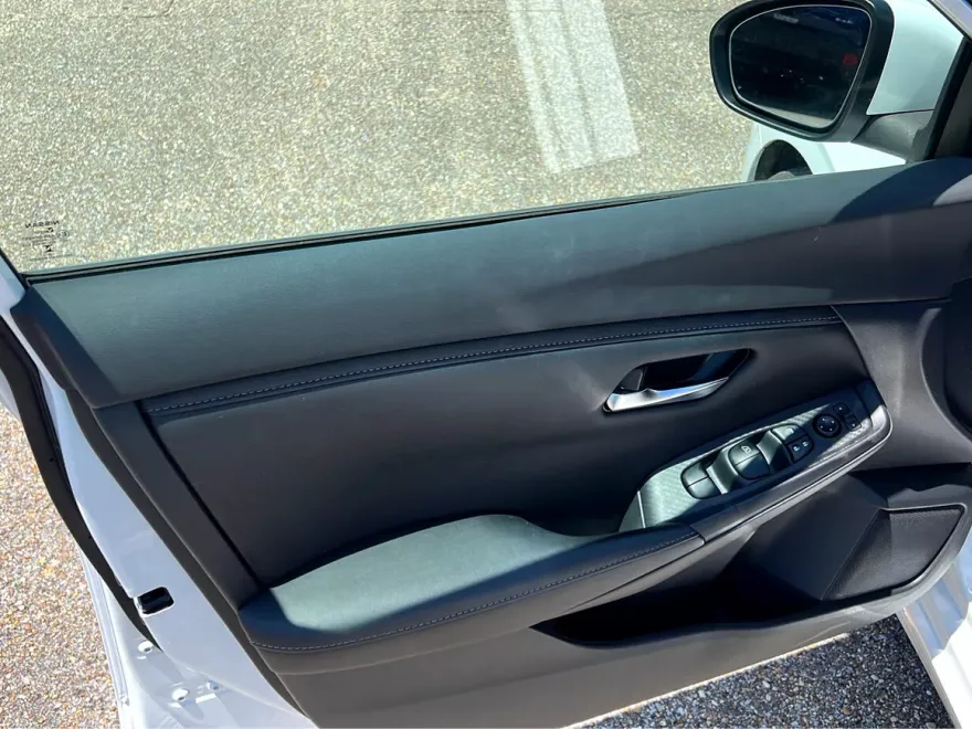 2022 Nissan Sentra SV photo 12