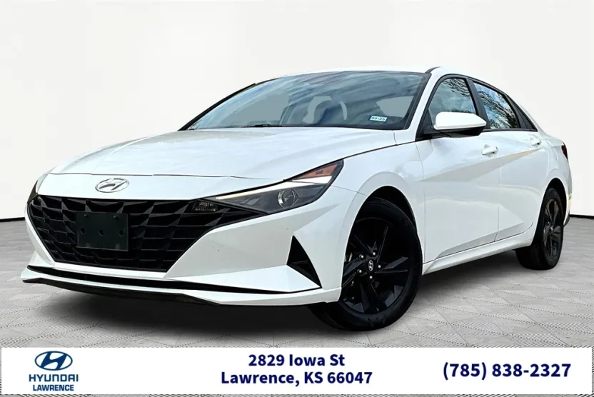 2022 Hyundai Elantra SEL photo 1