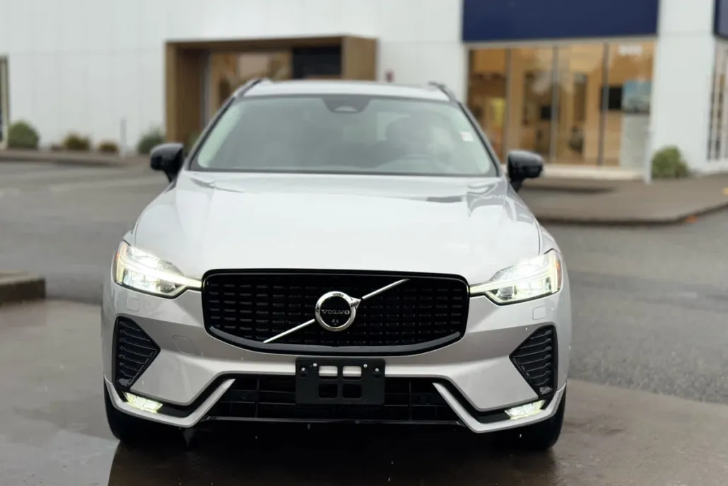 2025 Volvo XC60 B5 Plus photo 1