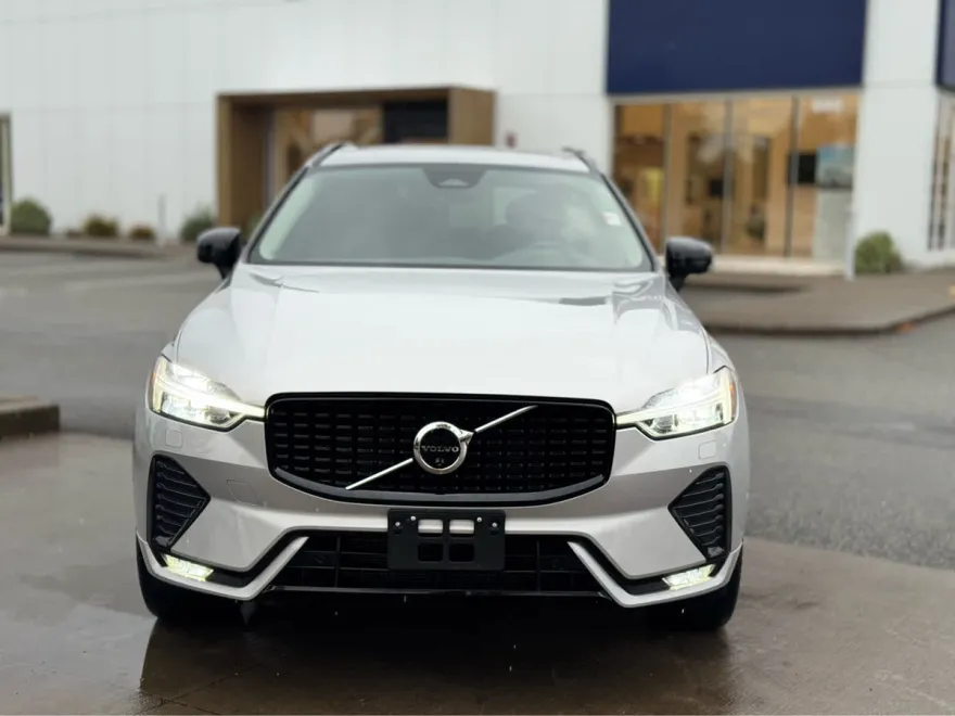 2025 Volvo XC60 B5 Plus photo 1