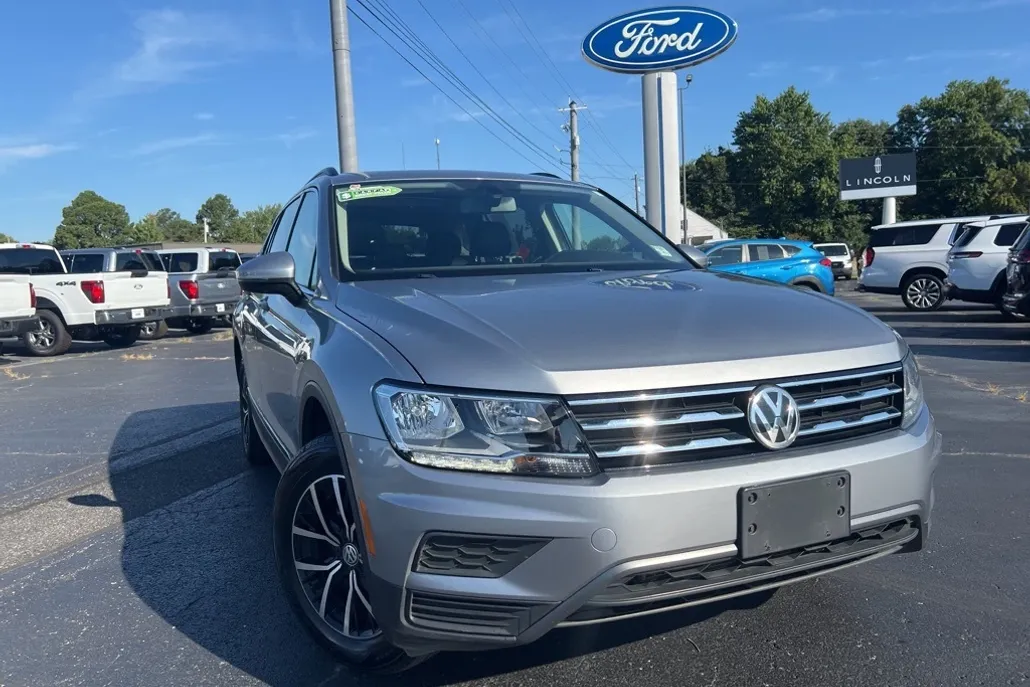 2021 Volkswagen Tiguan R-Line Black SEL photo 1