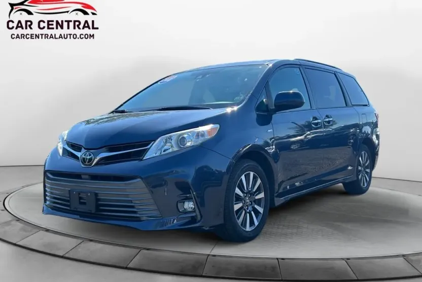 2018 Toyota Sienna XLE Premium photo 1